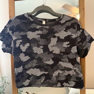 Lululemon cropped tee